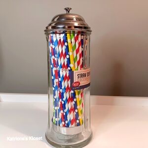 Retro Style Straw Dispenser With Retro Paper Straws